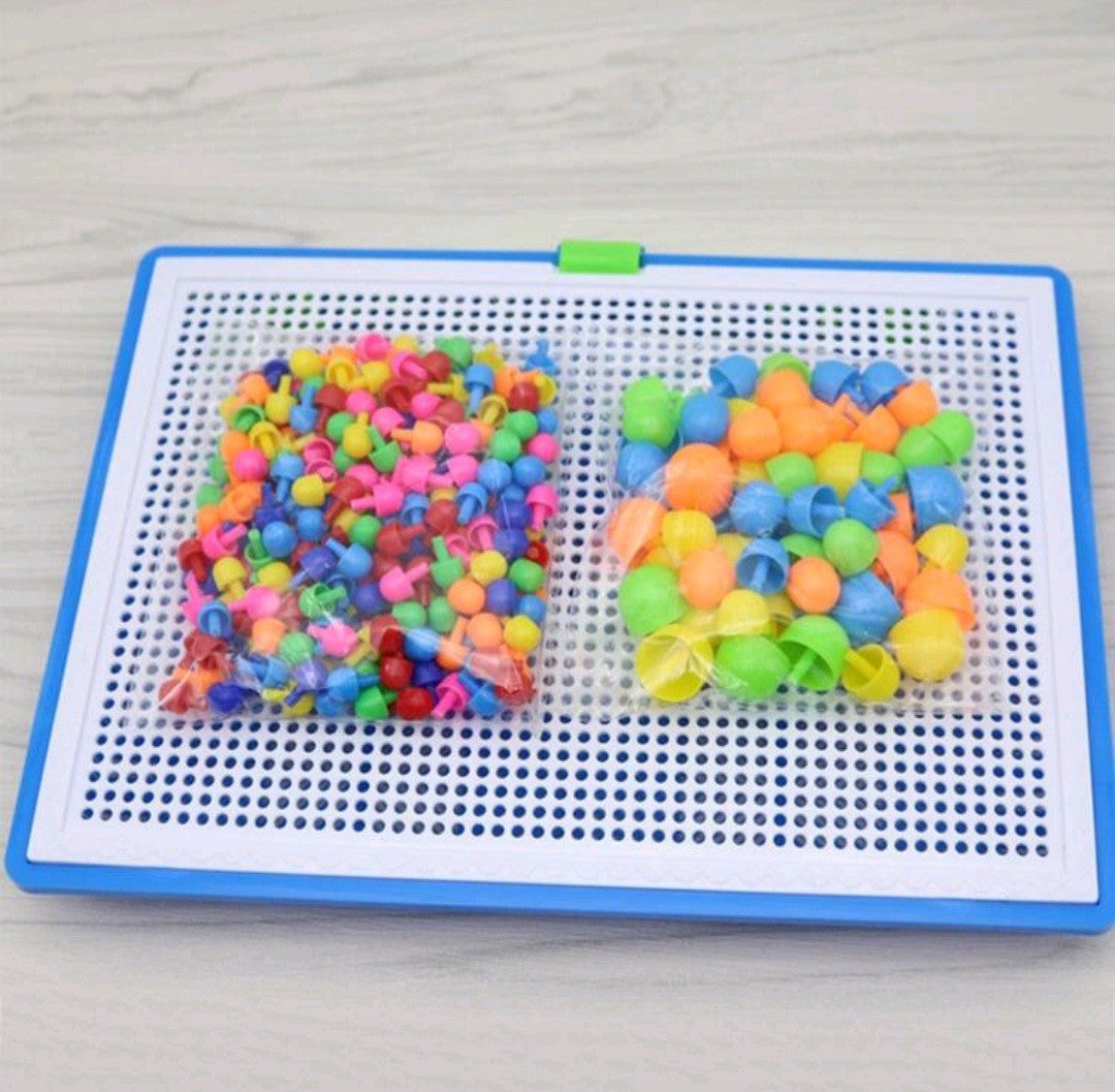 Jeu de mosaïque à clous