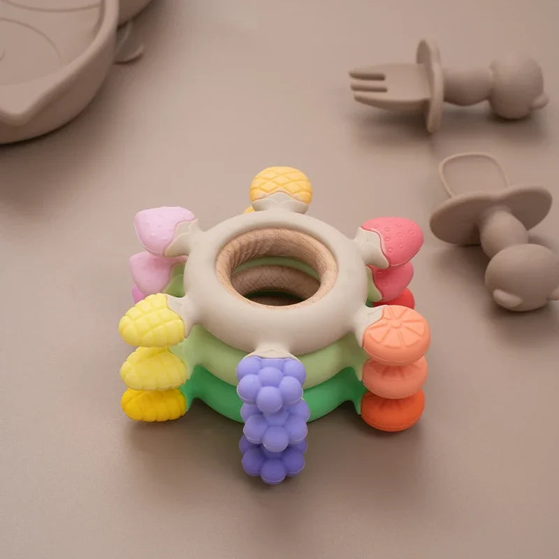 Anneaux de dentition en silicone pour bébé sans BPA avec anneau en bois, en forme de fruit jouets.